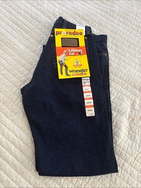 Wrangler Men’s Cowboy Cut Bootcut Jeans in Dark Indigo